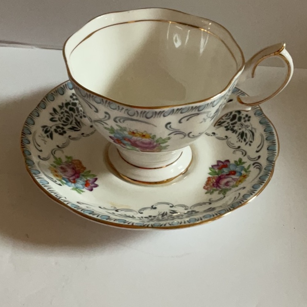 Vintage Royal Albert bone china Damask tea cup